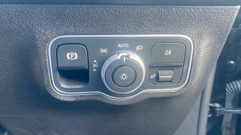 Mercedes-Benz GLB 200 AMG Line Premium + Night Ed 5dr 7G-Tronic Petrol Estate